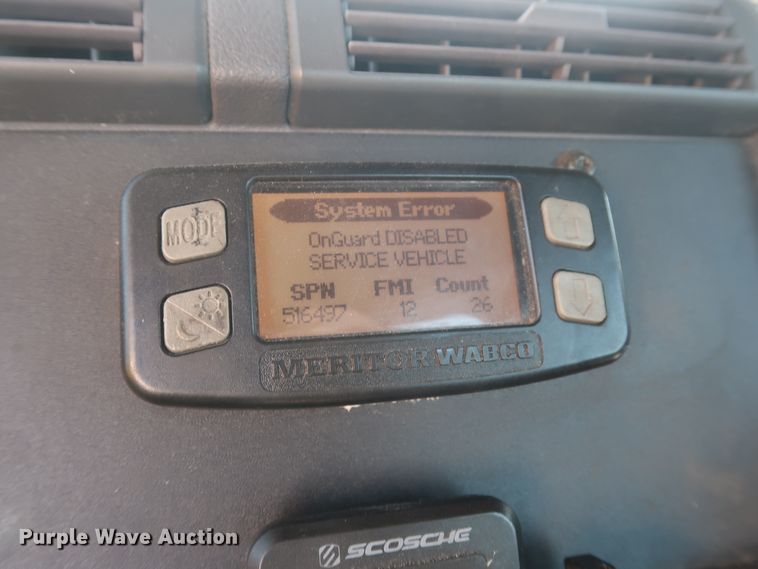 image for item HA9131 2015 Freightliner Cascadia 125  semi truck