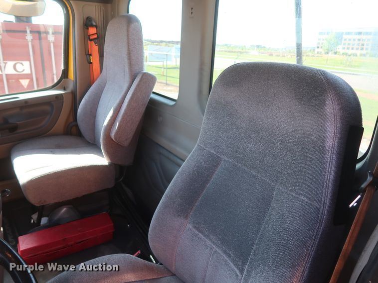 image for item HA9131 2015 Freightliner Cascadia 125  semi truck