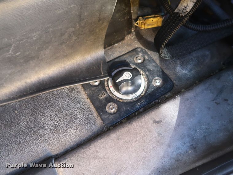 image for item HA9131 2015 Freightliner Cascadia 125  semi truck