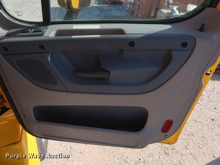 image for item HA9131 2015 Freightliner Cascadia 125  semi truck