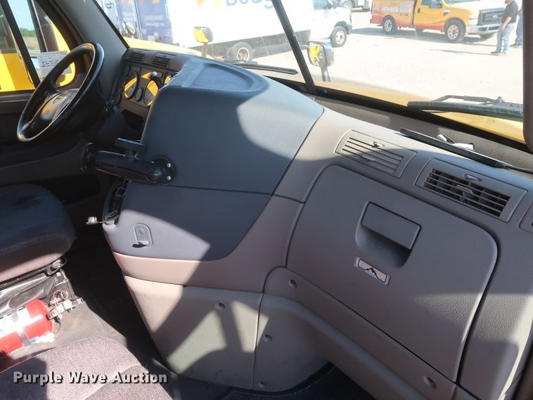 image for item HA9131 2015 Freightliner Cascadia 125  semi truck