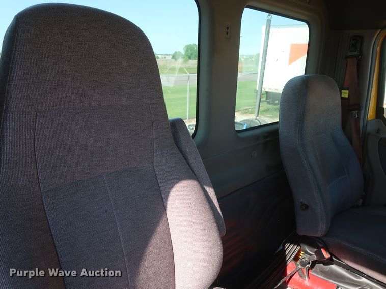 image for item HA9131 2015 Freightliner Cascadia 125  semi truck