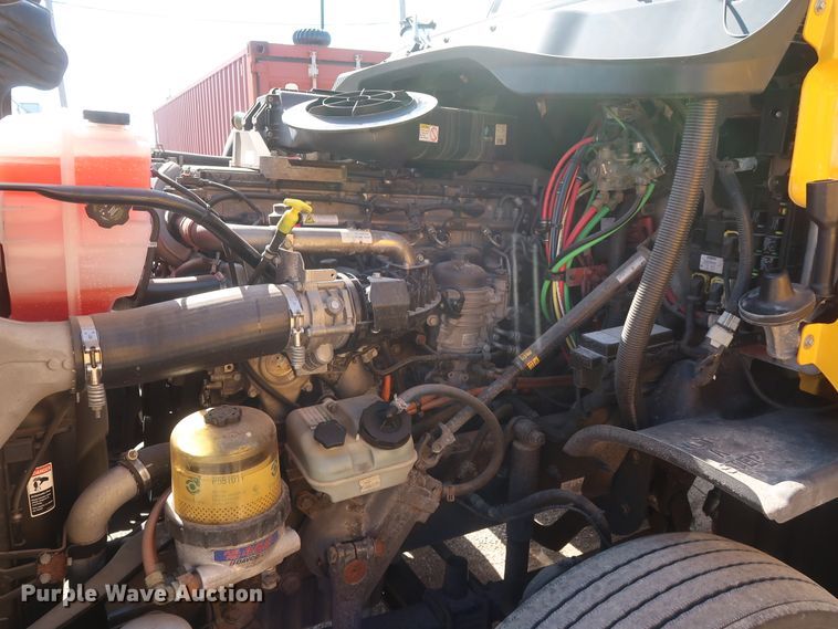 image for item HA9131 2015 Freightliner Cascadia 125  semi truck