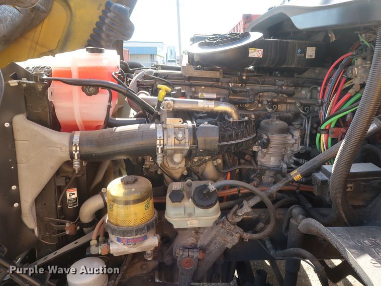 image for item HA9131 2015 Freightliner Cascadia 125  semi truck