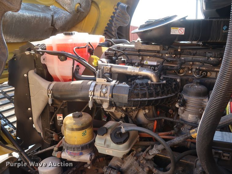 image for item HA9131 2015 Freightliner Cascadia 125  semi truck