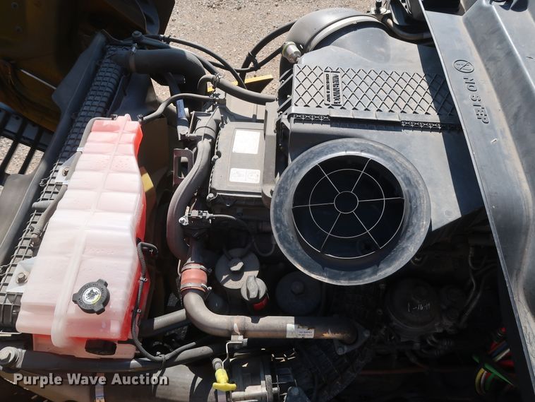 image for item HA9131 2015 Freightliner Cascadia 125  semi truck