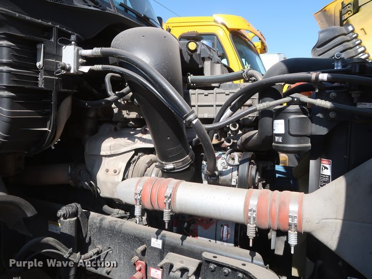 image for item HA9131 2015 Freightliner Cascadia 125  semi truck