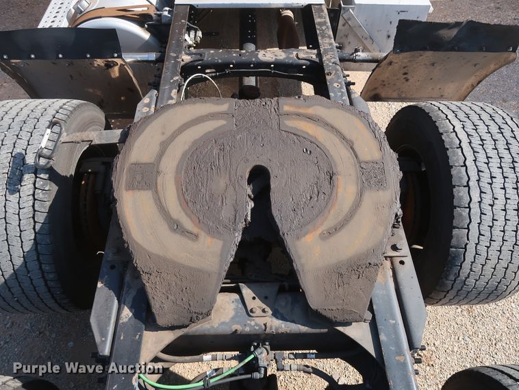 image for item HA9131 2015 Freightliner Cascadia 125  semi truck