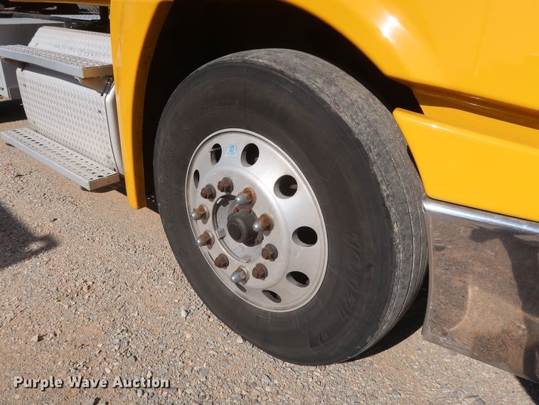 image for item HA9131 2015 Freightliner Cascadia 125  semi truck