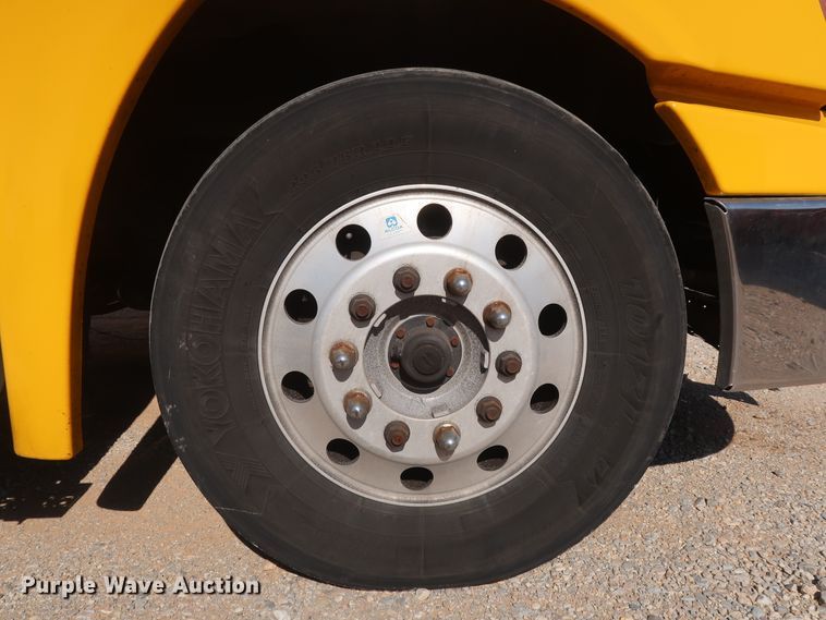 image for item HA9131 2015 Freightliner Cascadia 125  semi truck