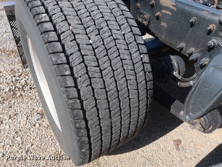 image for item HA9131 2015 Freightliner Cascadia 125  semi truck