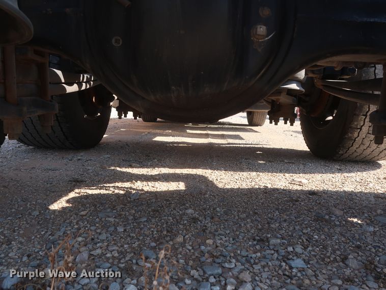 image for item HA9131 2015 Freightliner Cascadia 125  semi truck