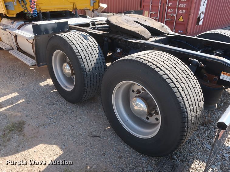 image for item HA9131 2015 Freightliner Cascadia 125  semi truck