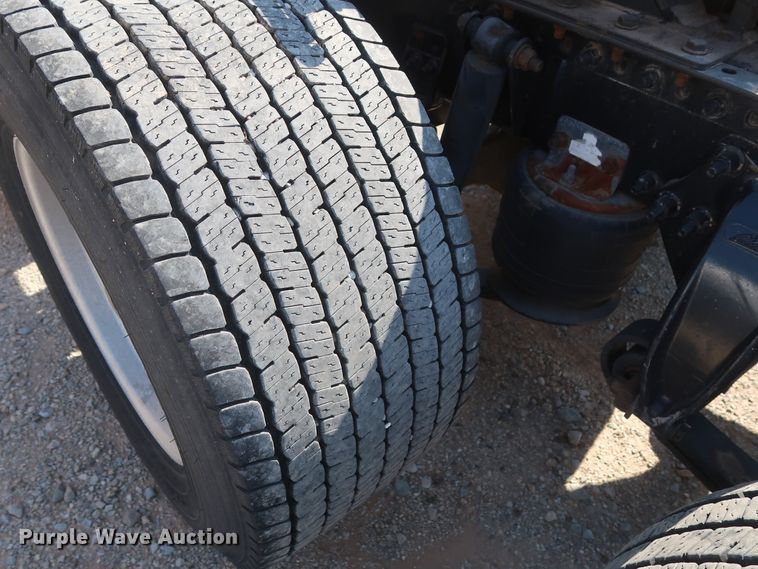 image for item HA9131 2015 Freightliner Cascadia 125  semi truck