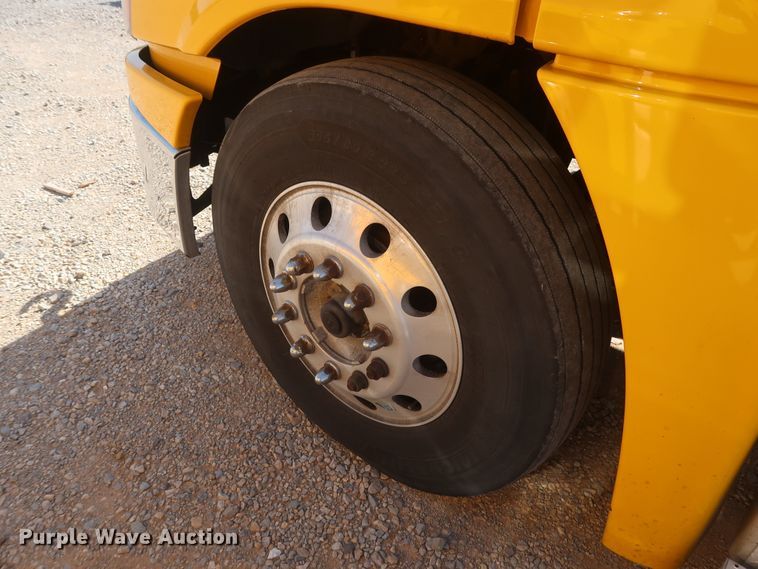 image for item HA9131 2015 Freightliner Cascadia 125  semi truck