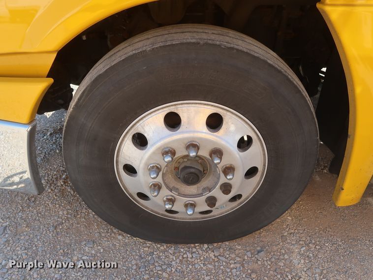 image for item HA9131 2015 Freightliner Cascadia 125  semi truck