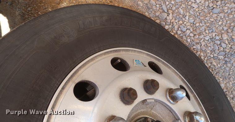 image for item HA9131 2015 Freightliner Cascadia 125  semi truck