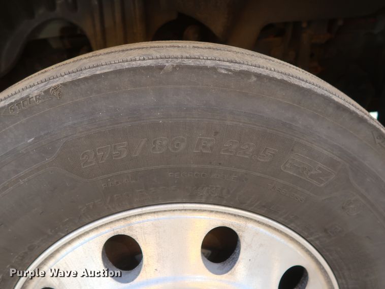 image for item HA9131 2015 Freightliner Cascadia 125  semi truck