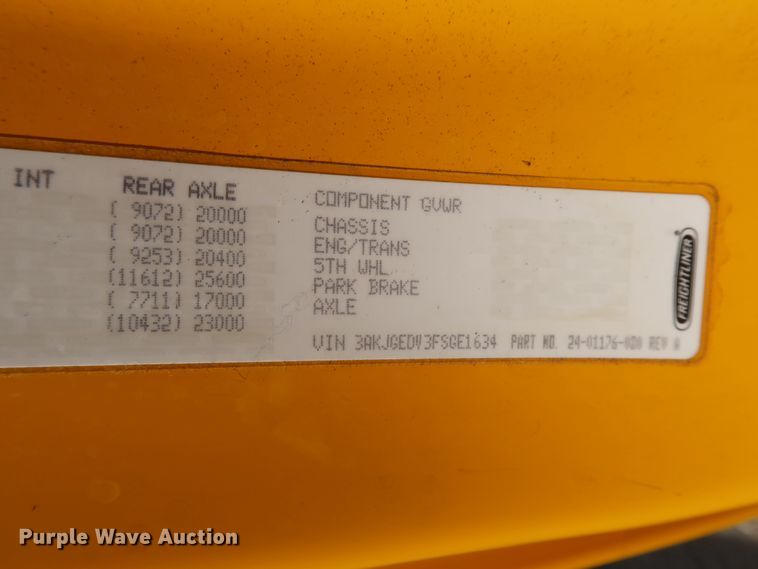 image for item HA9131 2015 Freightliner Cascadia 125  semi truck