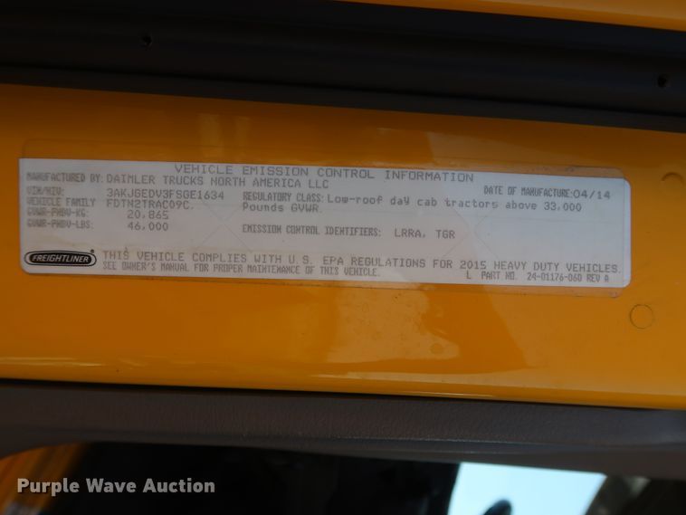 image for item HA9131 2015 Freightliner Cascadia 125  semi truck