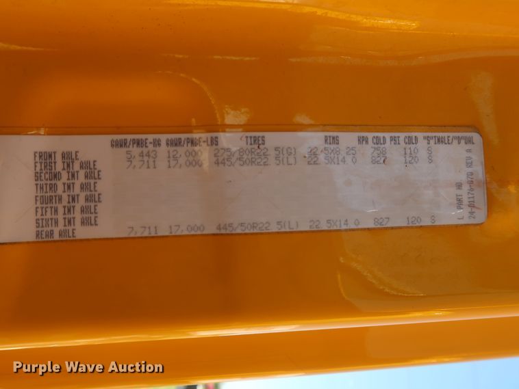 image for item HA9131 2015 Freightliner Cascadia 125  semi truck