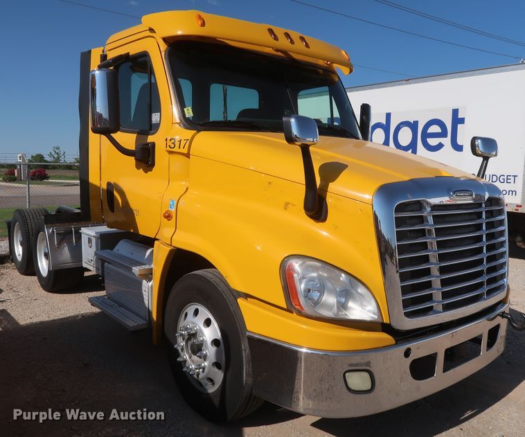 image for item HA9132 2014 Freightliner Cascadia 125 semi truck