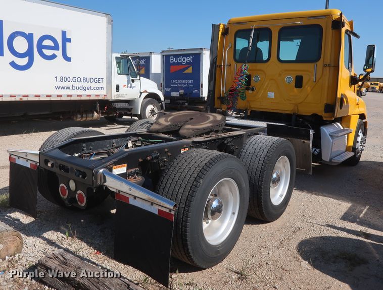 image for item HA9132 2014 Freightliner Cascadia 125 semi truck