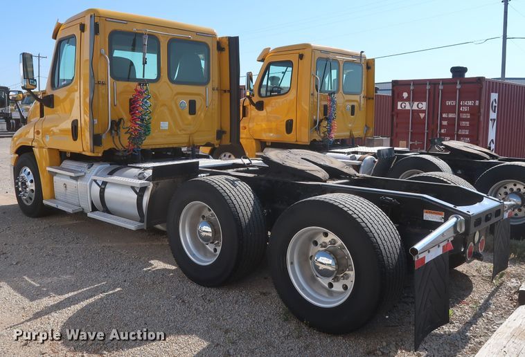 image for item HA9132 2014 Freightliner Cascadia 125 semi truck