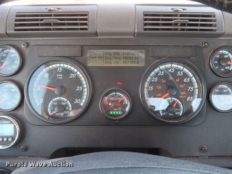 image for item HA9132 2014 Freightliner Cascadia 125 semi truck