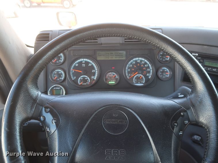 image for item HA9132 2014 Freightliner Cascadia 125 semi truck