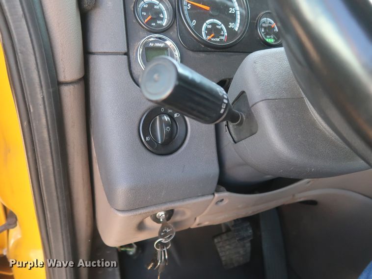 image for item HA9132 2014 Freightliner Cascadia 125 semi truck