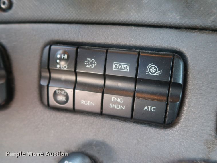 image for item HA9132 2014 Freightliner Cascadia 125 semi truck