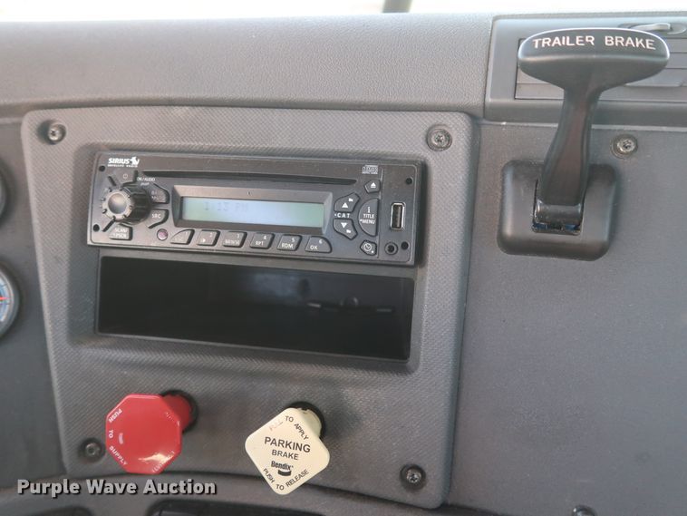 image for item HA9132 2014 Freightliner Cascadia 125 semi truck