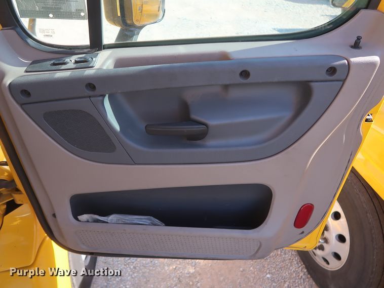 image for item HA9132 2014 Freightliner Cascadia 125 semi truck