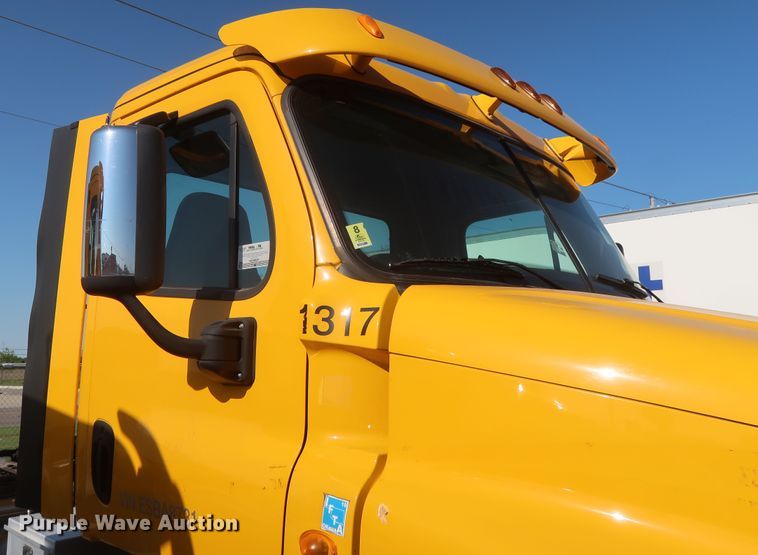 image for item HA9132 2014 Freightliner Cascadia 125 semi truck