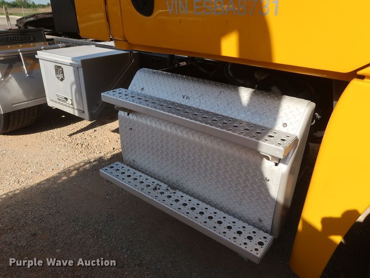 image for item HA9132 2014 Freightliner Cascadia 125 semi truck