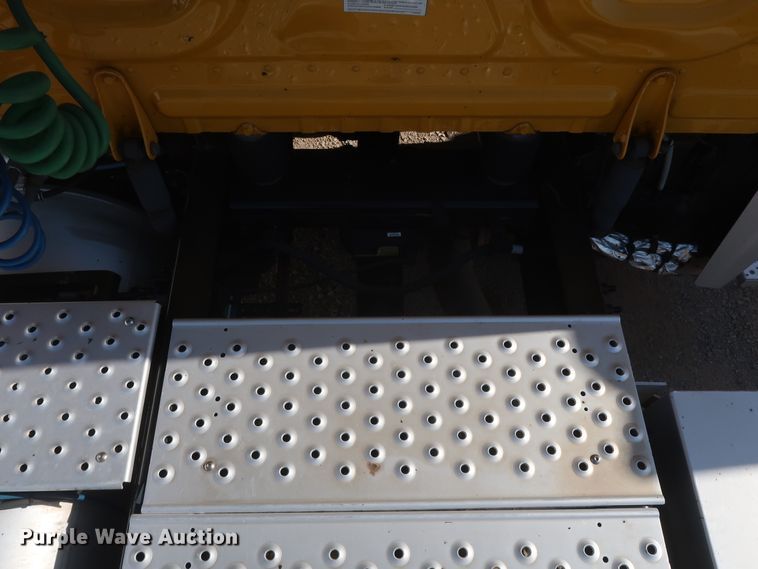 image for item HA9132 2014 Freightliner Cascadia 125 semi truck