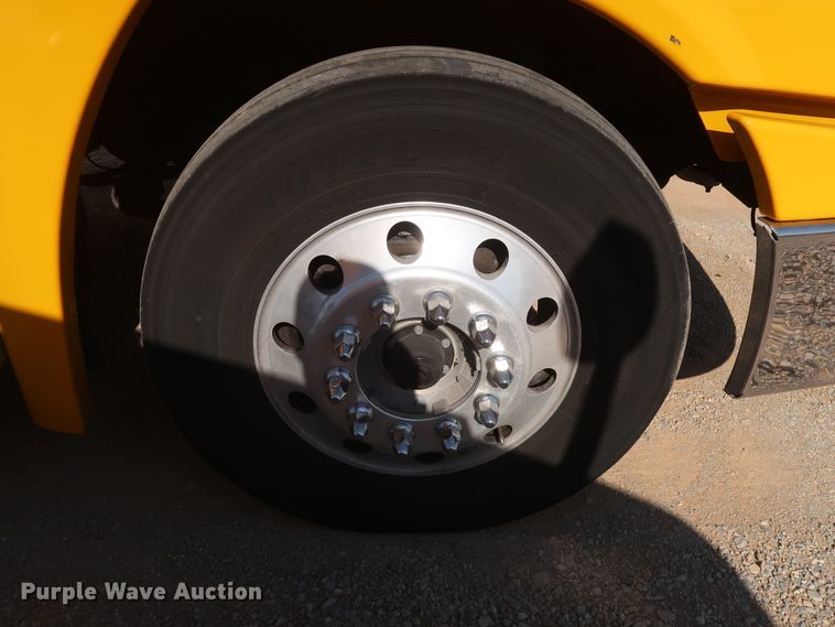 image for item HA9132 2014 Freightliner Cascadia 125 semi truck