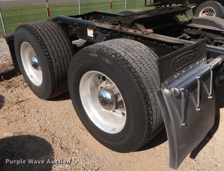 image for item HA9132 2014 Freightliner Cascadia 125 semi truck