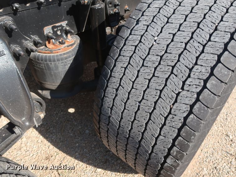 image for item HA9132 2014 Freightliner Cascadia 125 semi truck