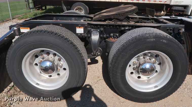 image for item HA9132 2014 Freightliner Cascadia 125 semi truck