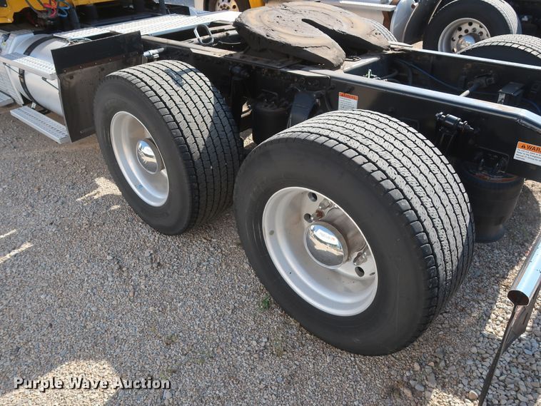 image for item HA9132 2014 Freightliner Cascadia 125 semi truck