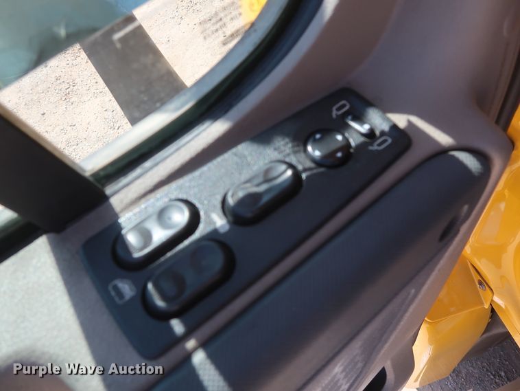 image for item HA9133 2015 Freightliner Cascadia 125  semi truck