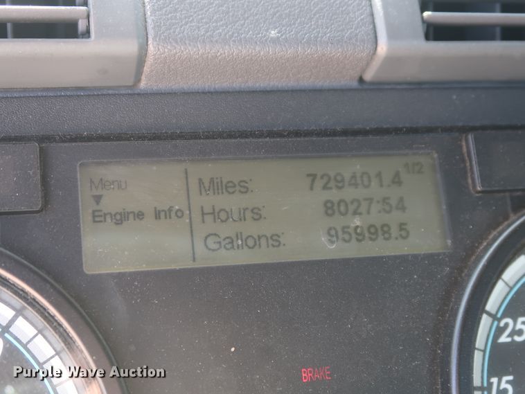 image for item HA9133 2015 Freightliner Cascadia 125  semi truck