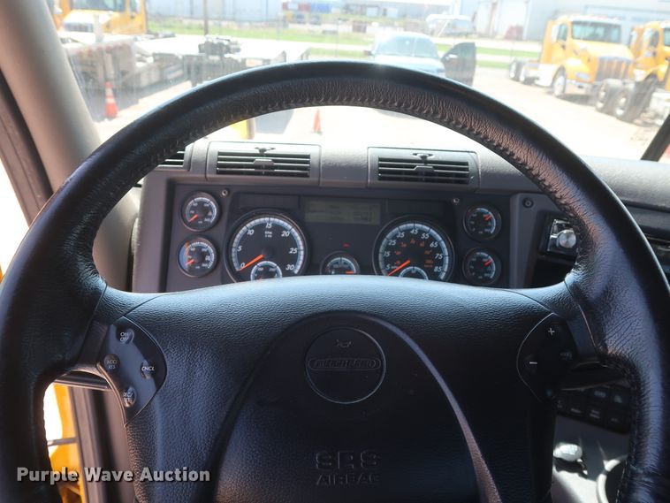 image for item HA9133 2015 Freightliner Cascadia 125  semi truck