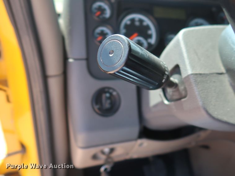 image for item HA9133 2015 Freightliner Cascadia 125  semi truck