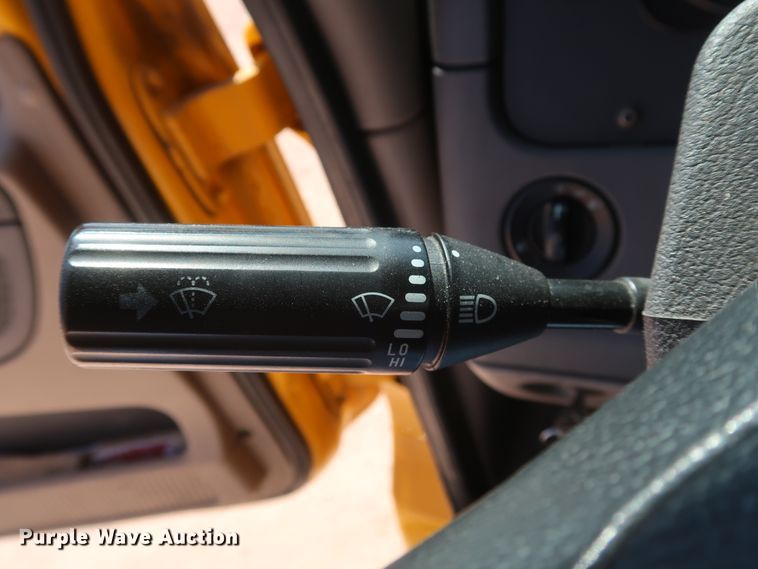 image for item HA9133 2015 Freightliner Cascadia 125  semi truck