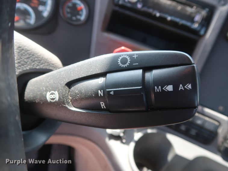 image for item HA9133 2015 Freightliner Cascadia 125  semi truck