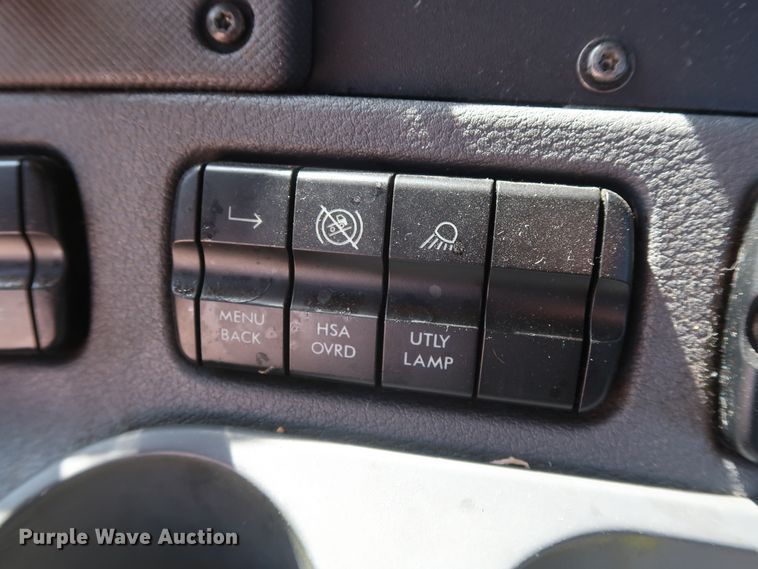 image for item HA9133 2015 Freightliner Cascadia 125  semi truck