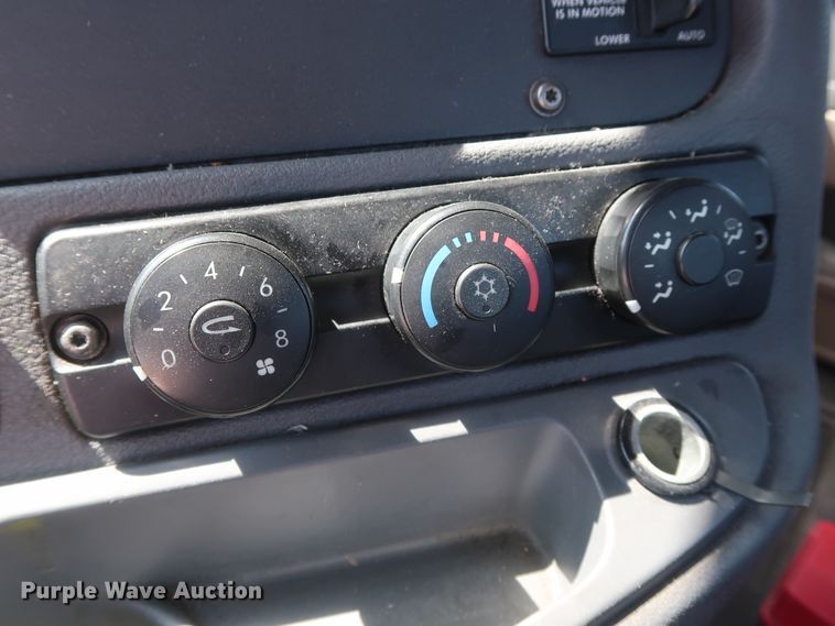 image for item HA9133 2015 Freightliner Cascadia 125  semi truck